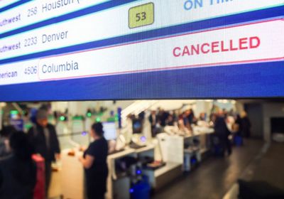 عواصف قوية تعطل خطط السفر بعد العطلات