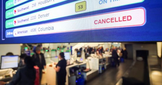 عواصف قوية تعطل خطط السفر بعد العطلات