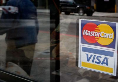 فيزا وماستركارد تسويان قضية "احتكار رسوم الصراف الآلي"