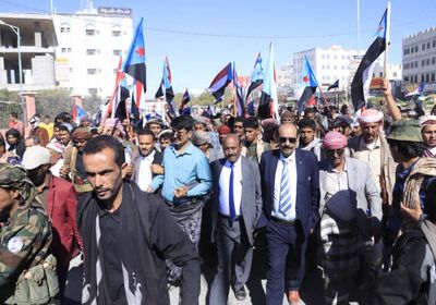 مسيرة شعبية في عتق تدعو إلى سرعة إعلان دولة الجنوب العربي