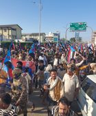 حشود من قبائل باكازم بساحة العروض تطالب بدولة الجنوب