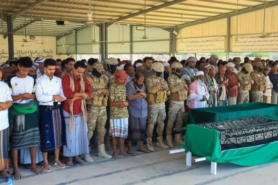 رئيس انتقالي حضرموت يؤدي واجب العزاء في الشهيد العمودي