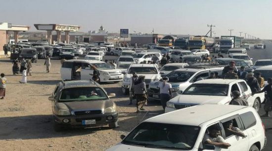 تدفق الجماهير المشاركة في مليونية سيئون عبر البوابة الشرقية لحضرموت