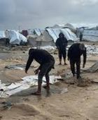 أمطار جديدة تغرق خيام النازحين في غزة وتفاقم الأزمة الإنسانية