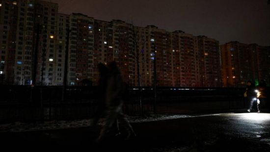 بعد هجوم روسي.. عودة الكهرباء إلى مليون منزل في كييف