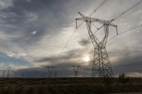 العواصف والرياح العاتية تربك إمدادات الكهرباء في جنوب أفريقيا