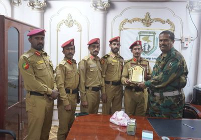 قائد دفاع شبوة يستقبل دفعة من خريجي الكلية الحربية