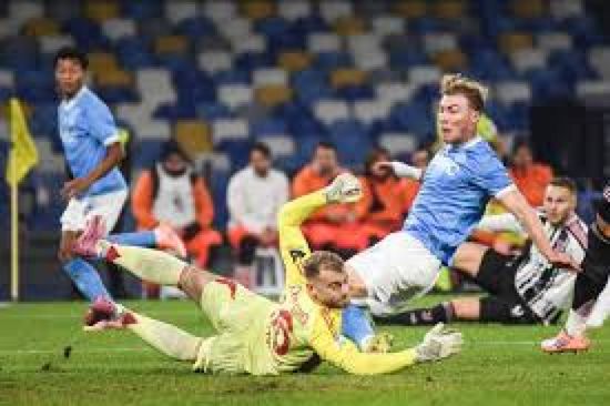 ثنائية هويلوند تقود نابولي للفوز على كريمونيزي بالدوري