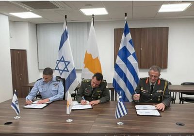 إسرائيل واليونان وقبرص توقّع خطة تعاون عسكري ثلاثية