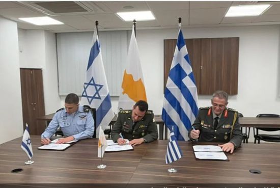 إسرائيل واليونان وقبرص توقّع خطة تعاون عسكري ثلاثية