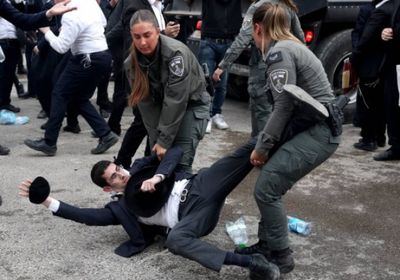 شرطة الاحتلال تفرق احتجاجًا ضد التجنيد الإجباري