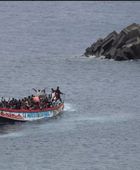 اليونان تنقذ 108 مهاجرين جنوب بجافدوس