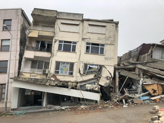 إصابات في زلزال ضرب بيرو