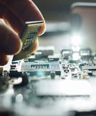 الإدارة الأمريكية تفرض رسومًا على الرقائق الصينية من يونيو 2027