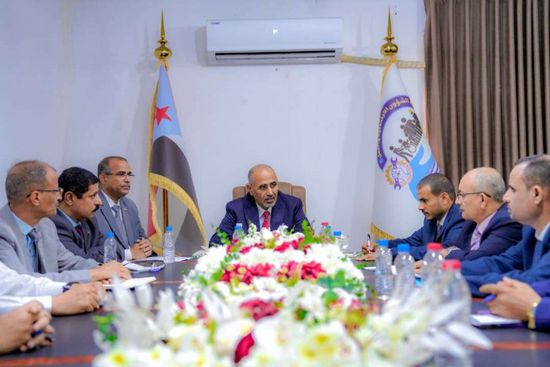 الرئيس الزُبيدي يوجه "الخدمة المدنية" باستكمال الإصلاحات الإدارية
