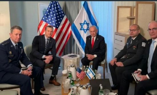 نتنياهو يلتقي وزيرَي الخارجية والحرب الأمريكيين في منتجع مارالاجو