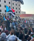 توافد الحشود إلى ساحة اعتصام المهرة للمطالبة بدولة الجنوب العربي