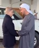 محمد بن زايد ورئيس وزراء باكستان يبحثان العلاقات الثنائية