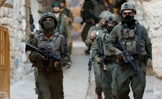 الجيش الإسرائيلي يعلن قتل رجل حاول دهس جنود في الضفة الغربية