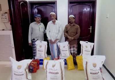 انتقالي تريم يوزع مساعدات على ذوي الاحتياجات الخاصة