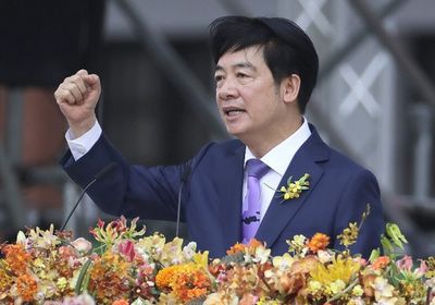 رئيس تايوان يتعهد الدفاع عن سيادة الجزيرة