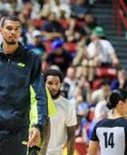 ويمبانياما نجم سبيرز يقلل من شأن إصابته في الركبة