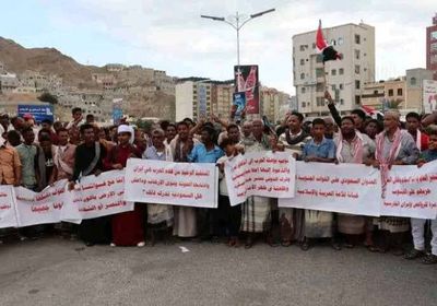 متظاهرون في المكلا ينددون بالعدوان السعودي الشمالي الغاشم