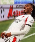 ميلان ينتزع صدارة الدوري الإيطالي بفوزه على كالياري