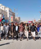 مئات المتظاهرين في عتق ينددون بالعدوان السعودي على الجنوب