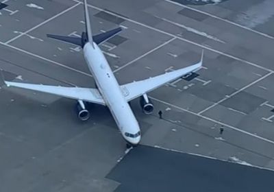 طائرة تقل الرئيس الفنزويلي تصل نيويورك تمهيدًا لمحاكمته