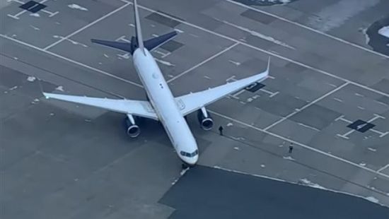 طائرة تقل الرئيس الفنزويلي تصل نيويورك تمهيدًا لمحاكمته