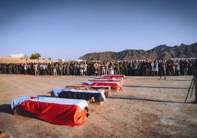 الرئيس الزبيدي في وداع الشهداء وزيارة الجرحى.. قيادة في قلب الميدان