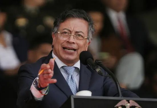 مجدداً.. الرئيس الكولومبي يتعهد بحمل السلاح بعد تهديدات ترامب