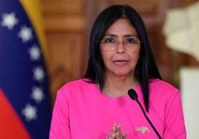 رئيسة فنزويلا تزور الجنود المصابين خلال الهجوم الأمريكي على كاراكاس