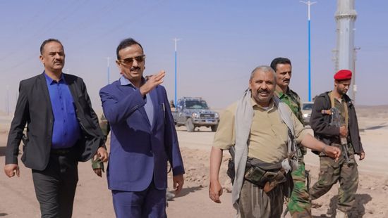 محافظ شبوة يتفقد المشاريع الخدمية في عتق