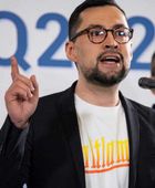 رئيس وزراء غرينلاند يدعو الولايات المتحدة لحوار يتسم بالاحترام