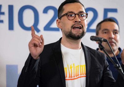 رئيس وزراء غرينلاند يدعو الولايات المتحدة لحوار يتسم بالاحترام