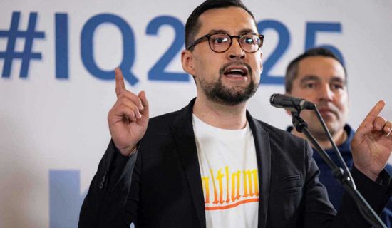 رئيس وزراء غرينلاند يدعو الولايات المتحدة لحوار يتسم بالاحترام