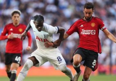 فليتشر مدرب مانشستر يونايتد المؤقت يقود الفريق في مباراة بكأس الاتحاد الإنجليزي