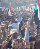 حشود الضالع تجدد التفويض للرئيس الزُبيدي