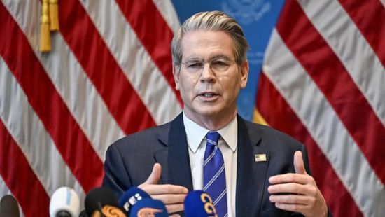 وزير الخزانة الأمريكي يشدد على ضرورة خفض الفائدة