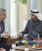 رئيس الإمارات يستقبل وزير الخارجية التركي في قصر الشاطئ