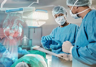 أول جراحة لتحويل مسار الشريان التاجي دون فتح الصدر