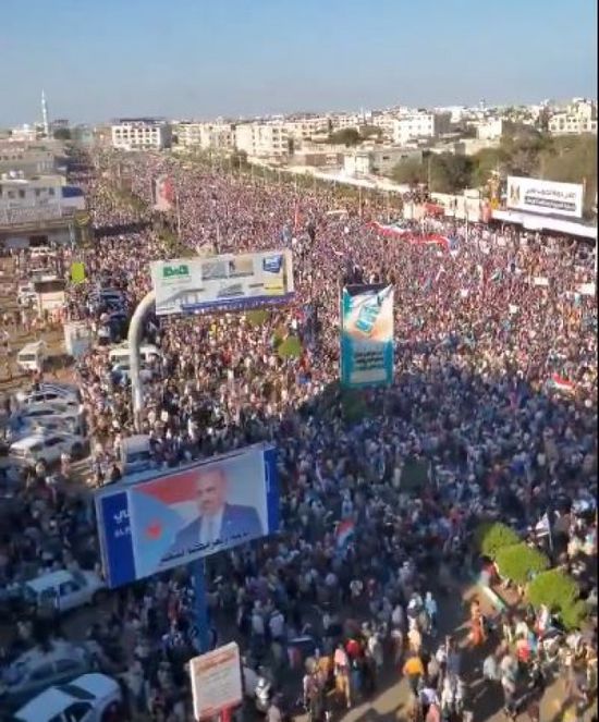 مليونية "العروض" ترفض المساس بـ"الانتقالي" أو القفز على شرعيته