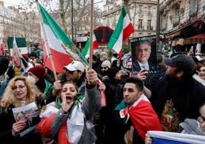 معارض إيراني يدعو المواطنين لرفع أصوات غضبهم واحتجاجهم