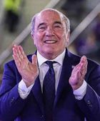 وفاة كوميسو رئيس نادي فيورنتينا عن 76 عاما