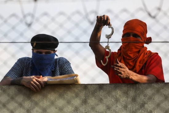 سجناء بغواتيمالا يحتجزون 46 شخصًا رهائن
