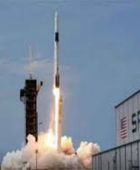 صاروخ مهمة "أرتيميس 2" القمرية ينقل إلى منصة الإطلاق في فلوريدا