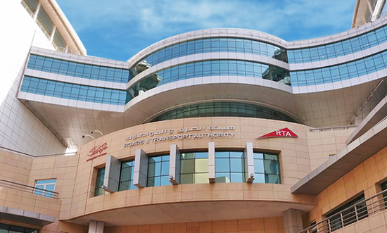 طرق دبي تتسلم أولى دفعات الحافلات الجديدة 