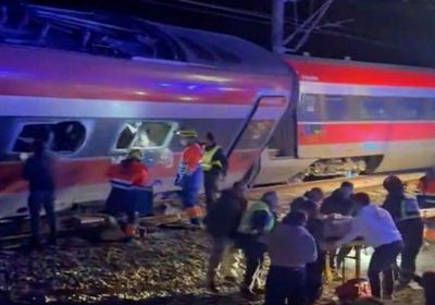 مصرع 21 شخصًا في حادث قطارين بإسبانيا